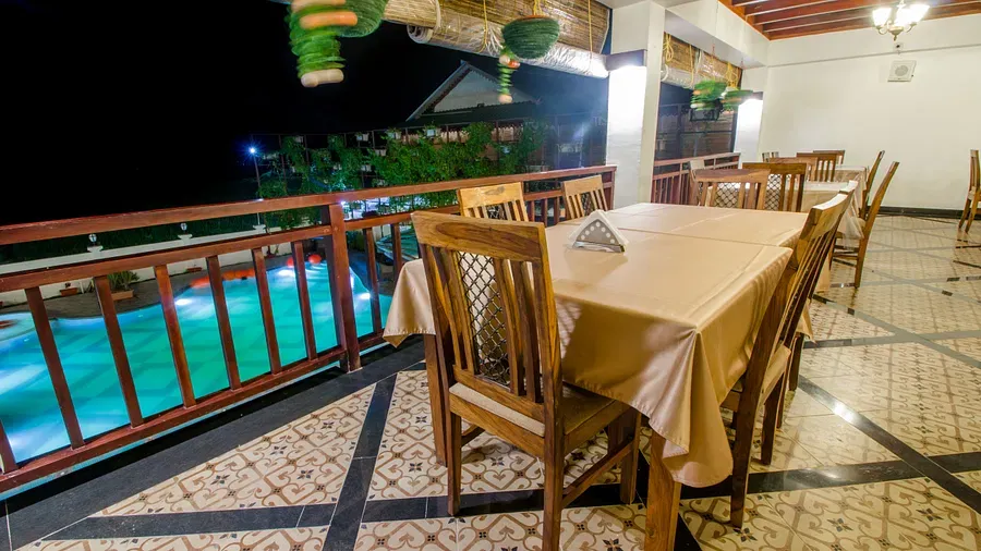 SSSBR - Restaunt - Poolside_Seating_at_Organikhaa.webp